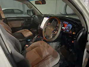 Toyota Land Cruiser 2009 White