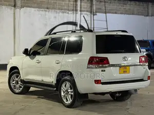 Toyota Land Cruiser 2009 White