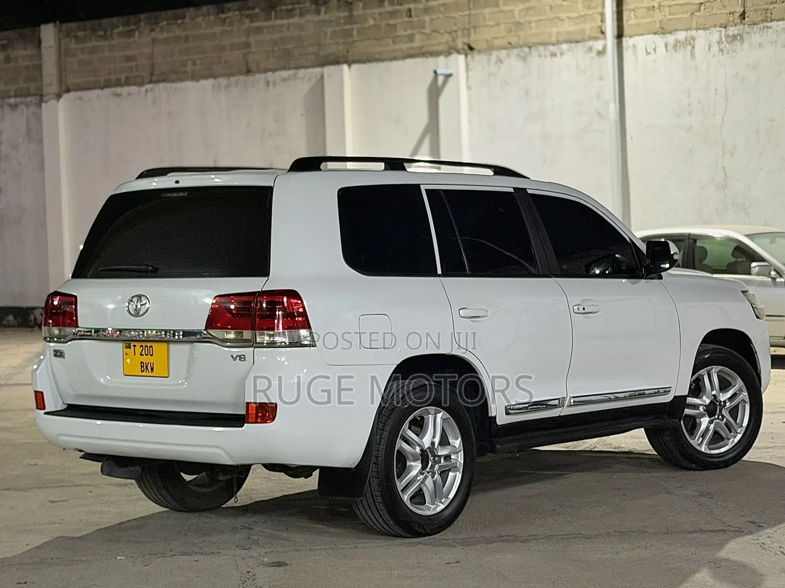 Toyota Land Cruiser 2009 White