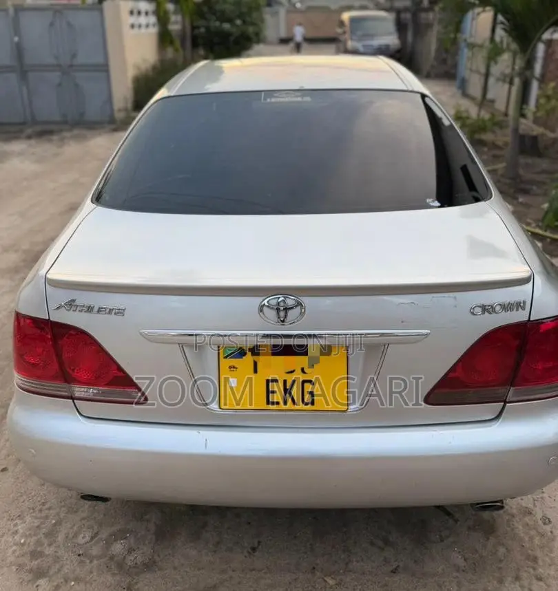Toyota Crown Royale 2005 Silver