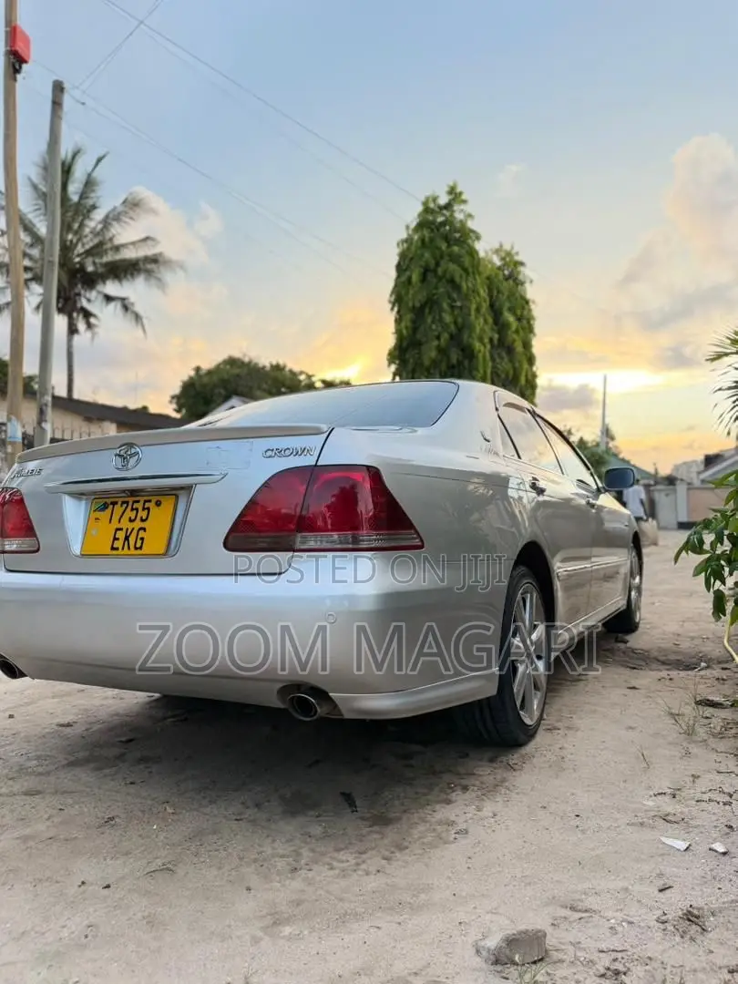 Toyota Crown Royale 2005 Silver