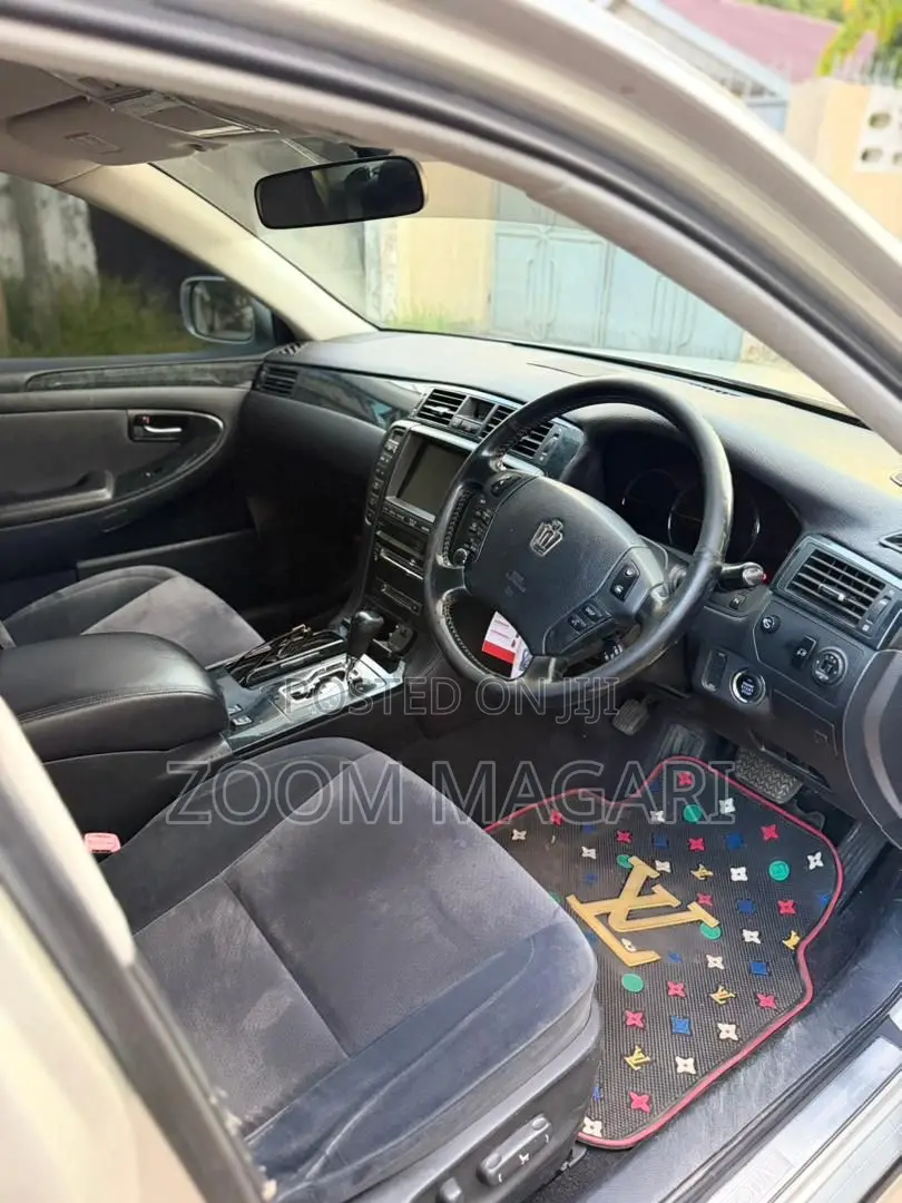 Toyota Crown Royale 2005 Silver