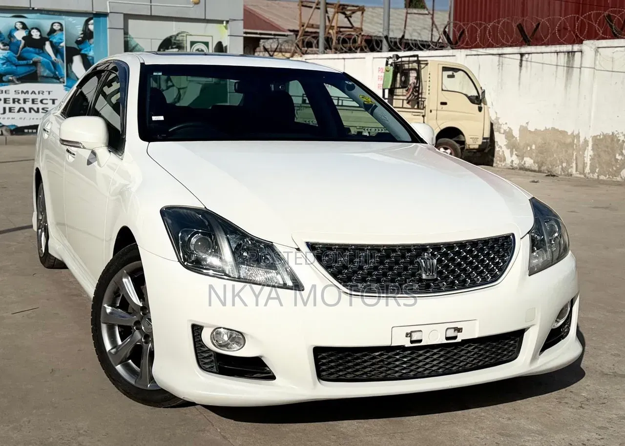 Toyota Crown 2009 White