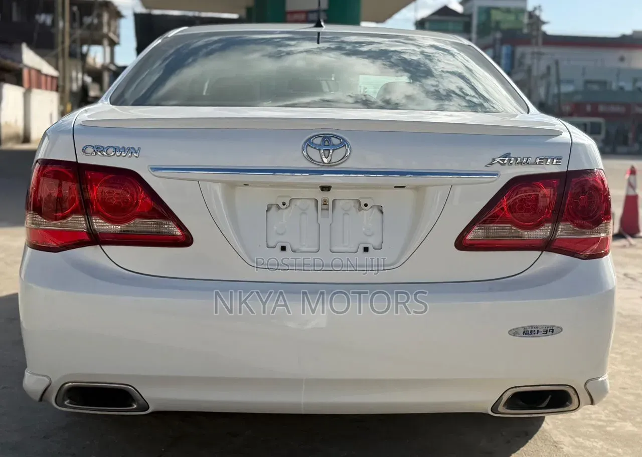Toyota Crown 2009 White