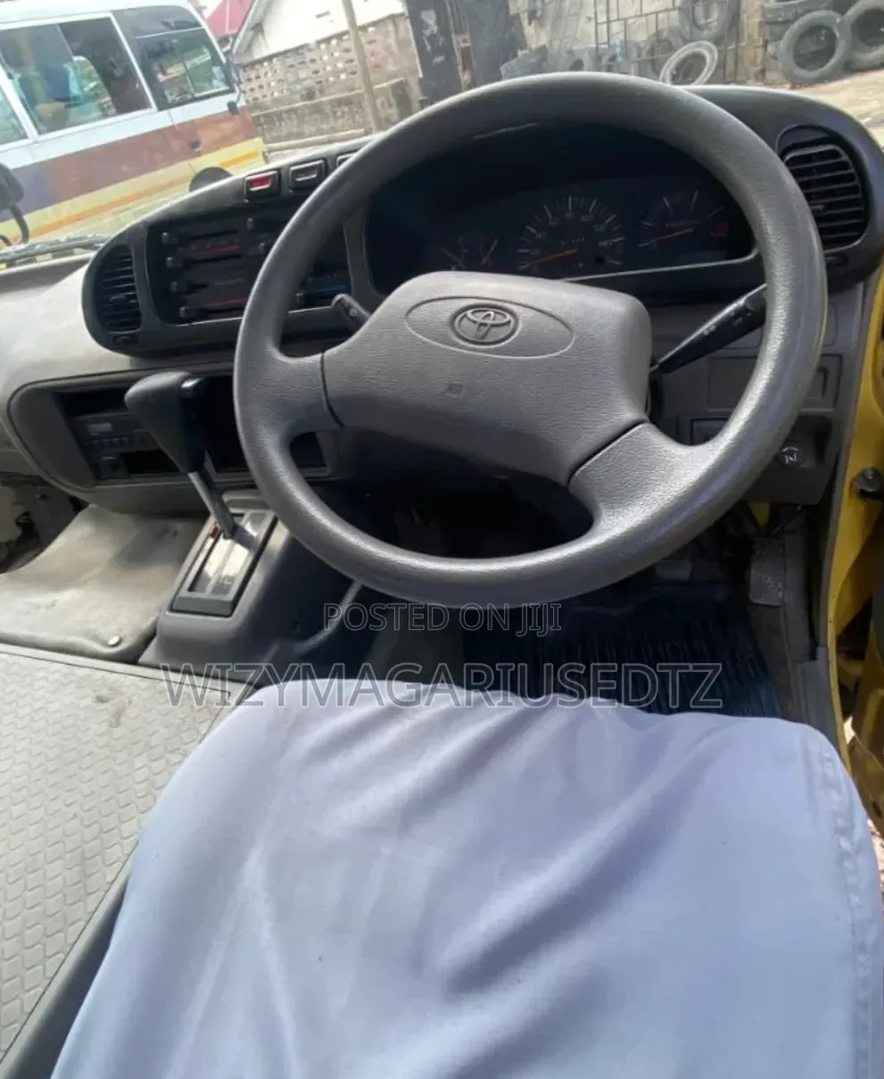 Toyota Coaster 2003 Yellow