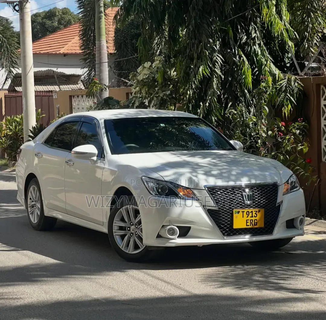 Toyota Crown 2014 Pearl