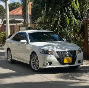 Toyota Crown 2014 Pearl