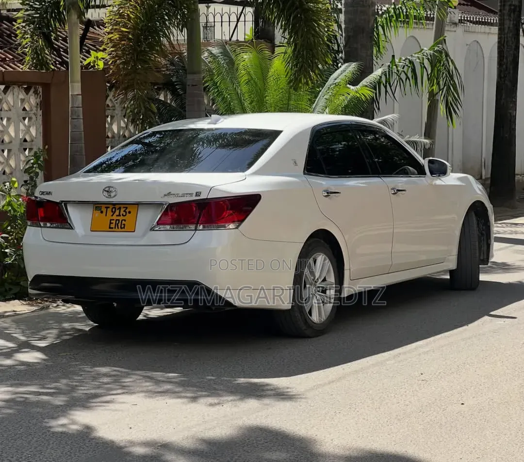 Toyota Crown 2014 Pearl