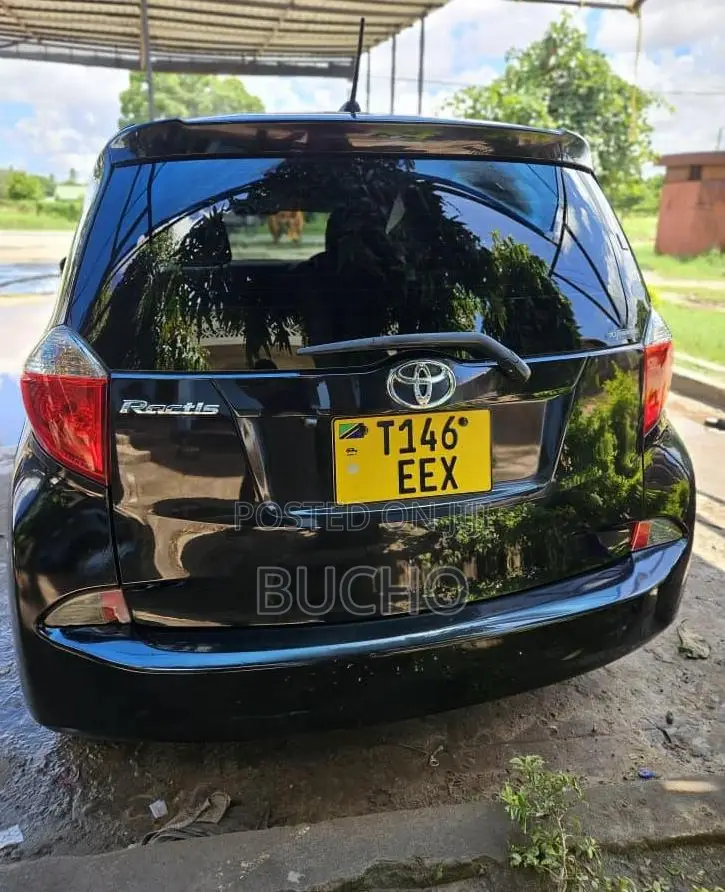 Toyota Ractis 2011 Black
