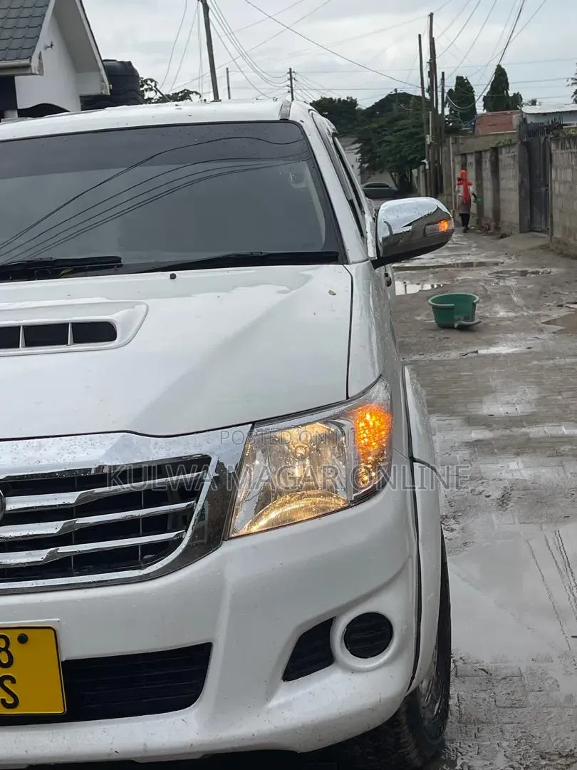 Toyota Hilux 2008 White