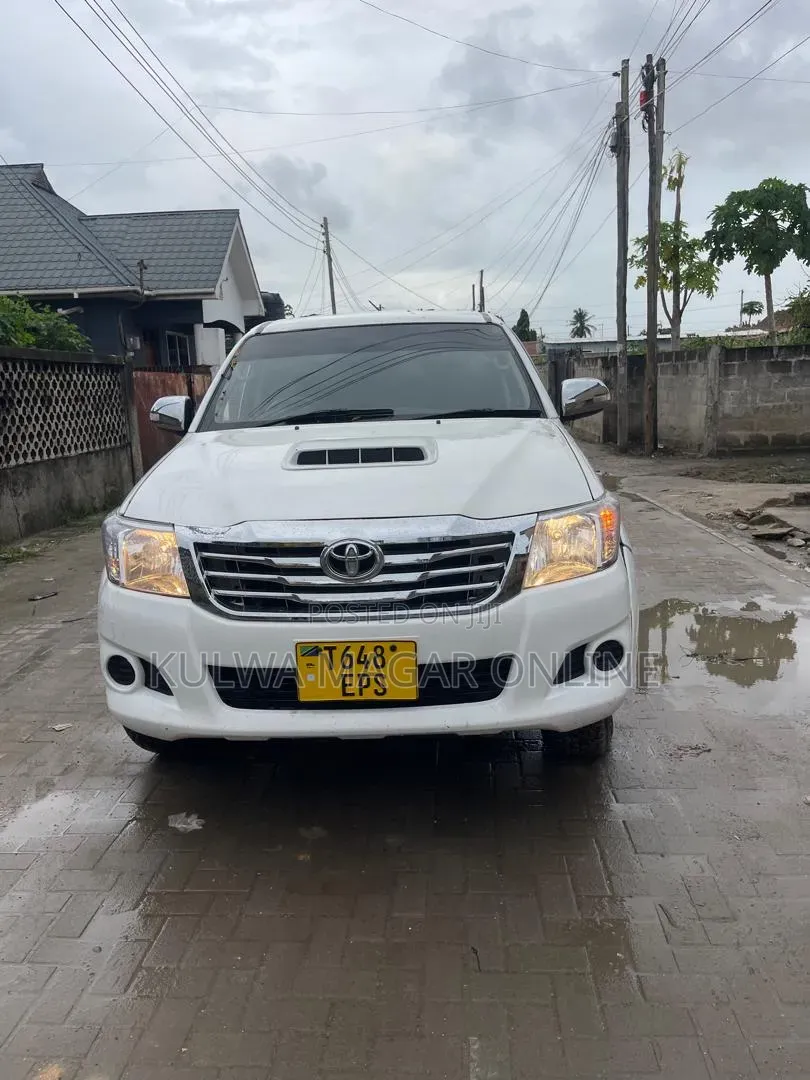 Toyota Hilux 2008 White