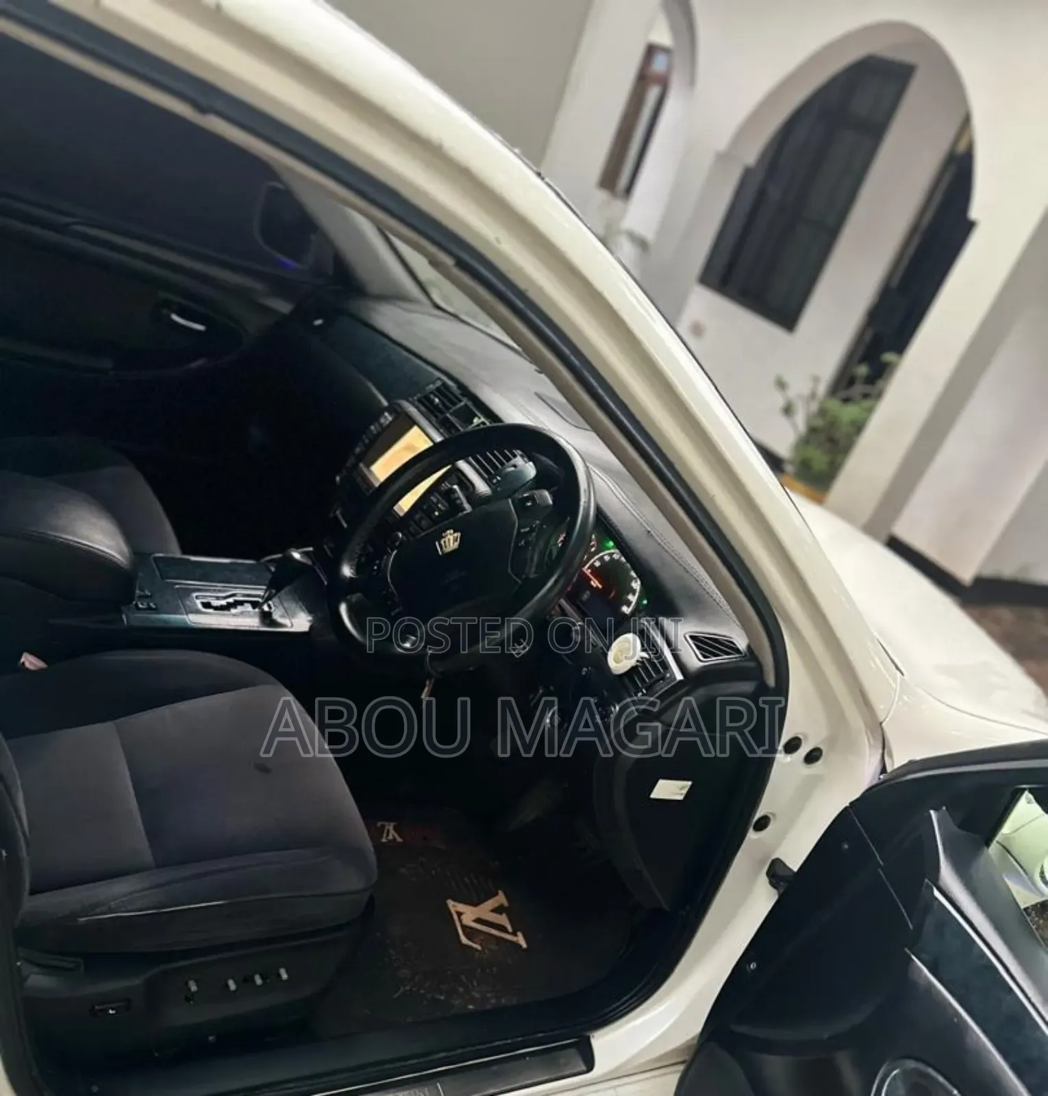 Toyota Crown 2006 White