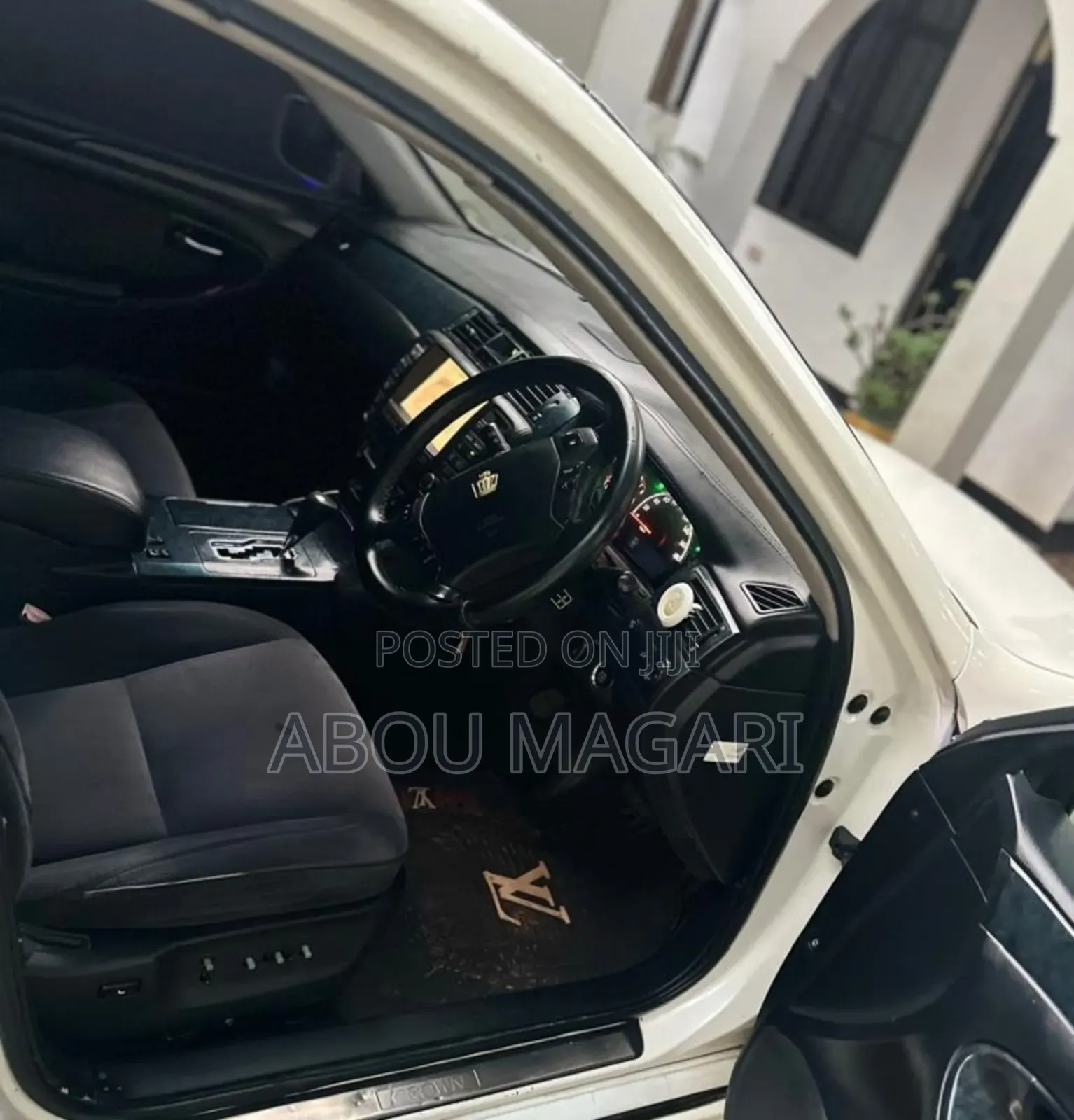 Toyota Crown 2006 White