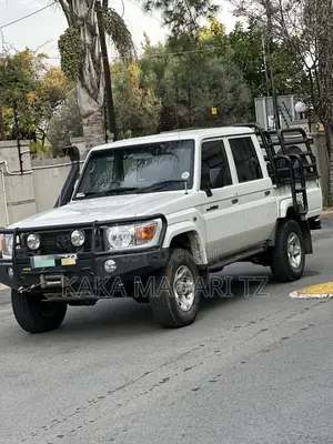Toyota Land Cruiser 2016 White