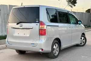 Toyota Noah 2008 Silver