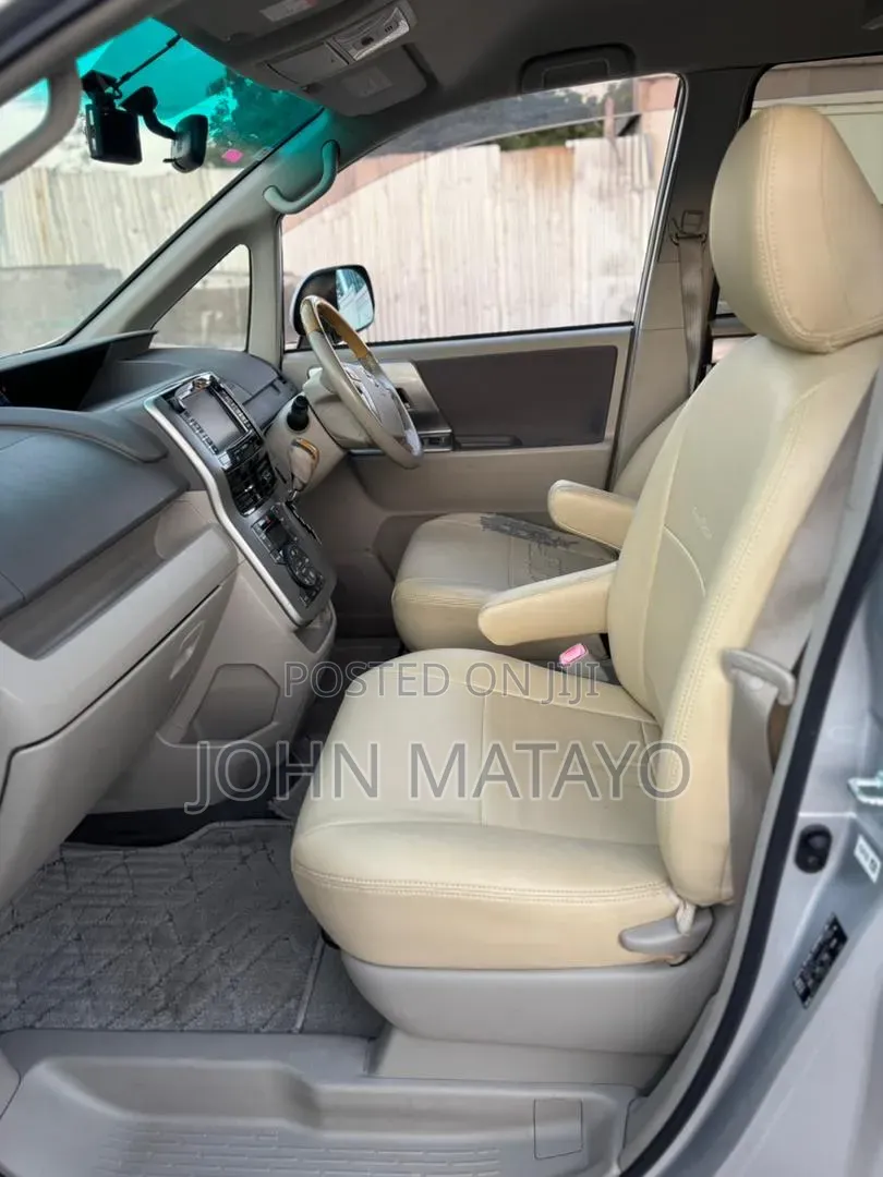 Toyota Noah 2008 Silver