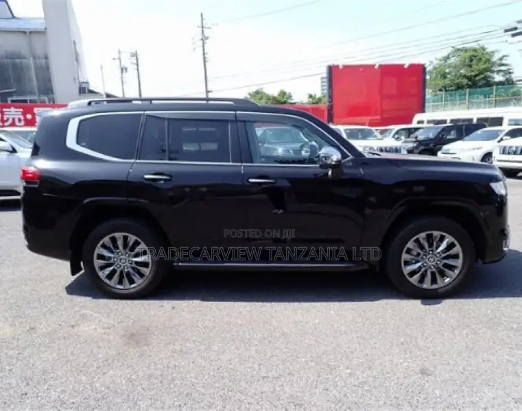 New Toyota Land Cruiser LC300 2023 Black