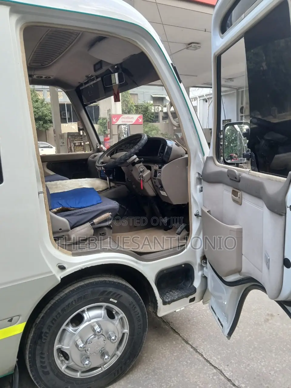 Toyota Coaster 2000 Silver