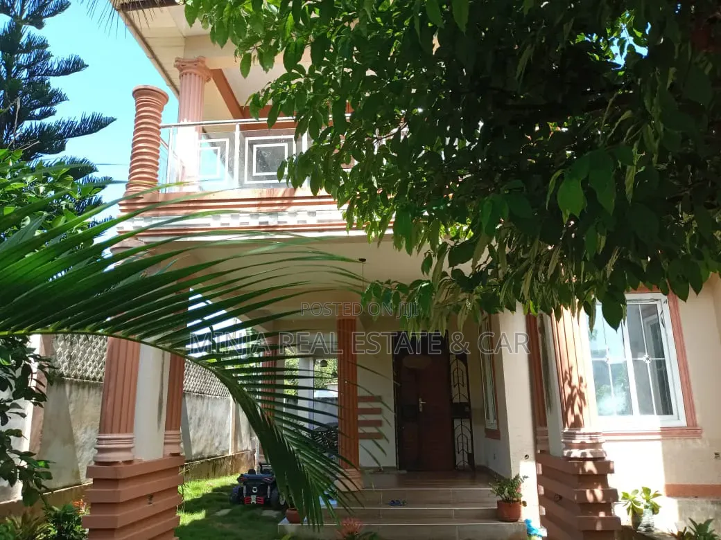 5bdrm House in Goba for sale