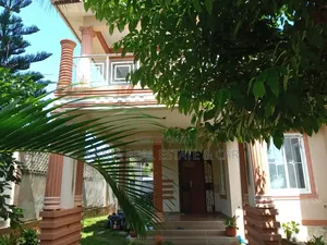5bdrm House in Goba for sale