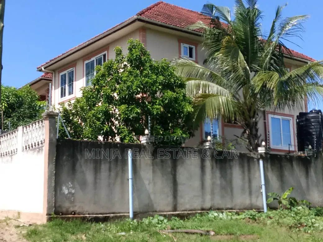 5bdrm House in Goba for sale