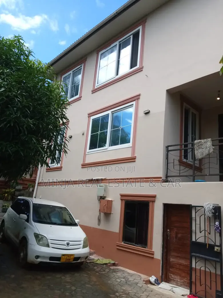 5bdrm House in Goba for sale