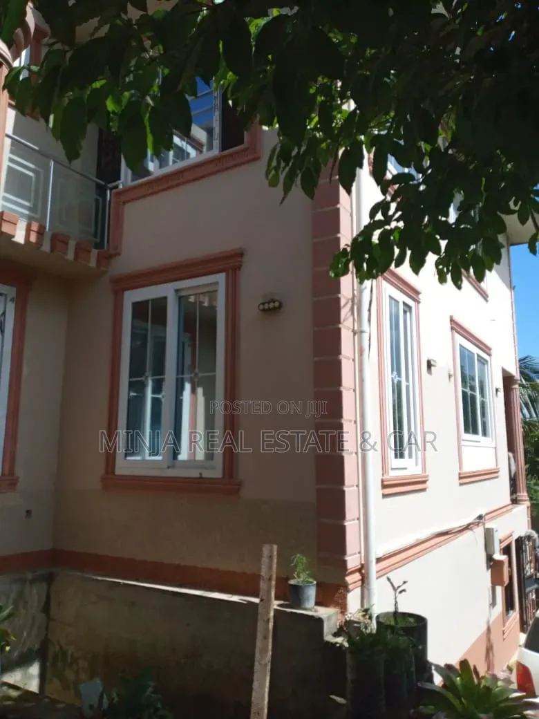 5bdrm House in Goba for sale