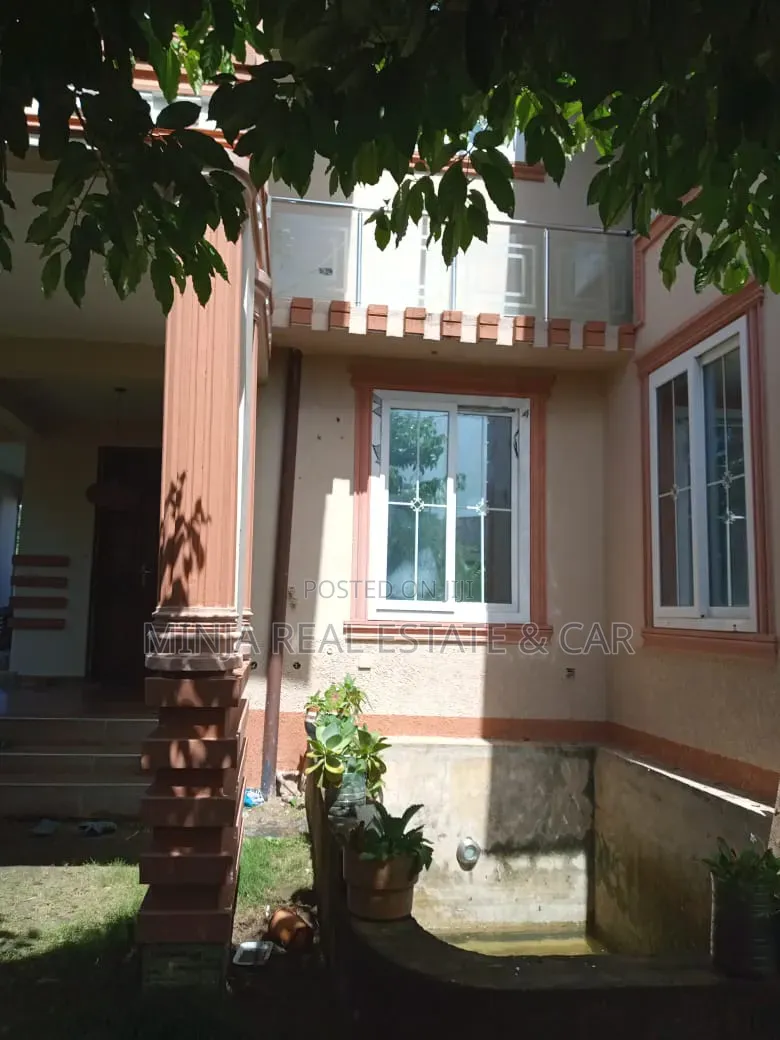 5bdrm House in Goba for sale