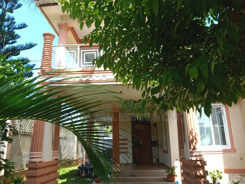 5bdrm House in Goba for sale