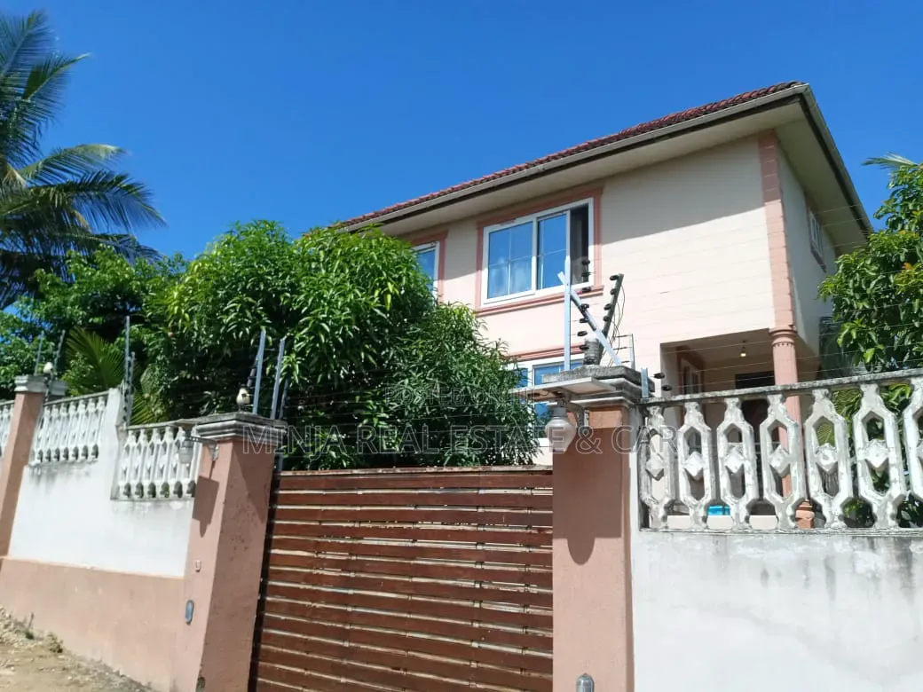 5bdrm House in Goba for sale
