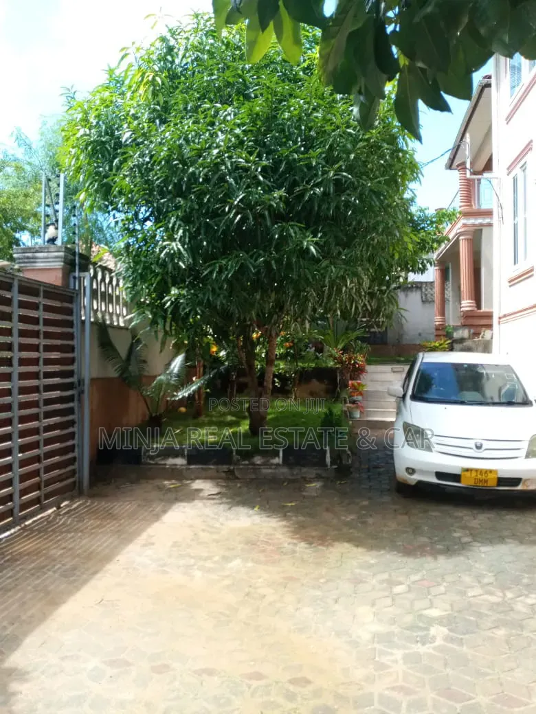 5bdrm House in Goba for sale