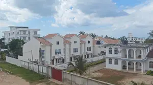 Kiwanja Kinauzwa - Kidimbwi Mbezi Beach