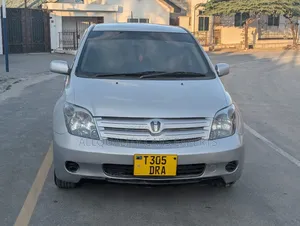 Toyota IST 2003