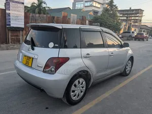 Toyota IST 2003