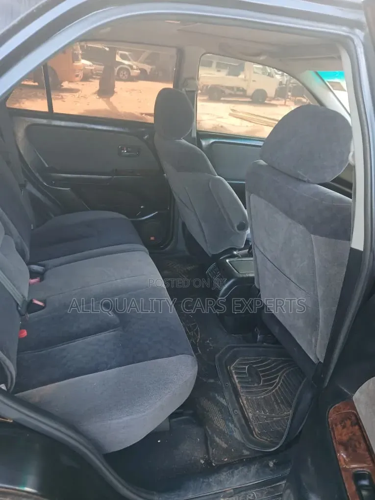 Toyota IST 2003