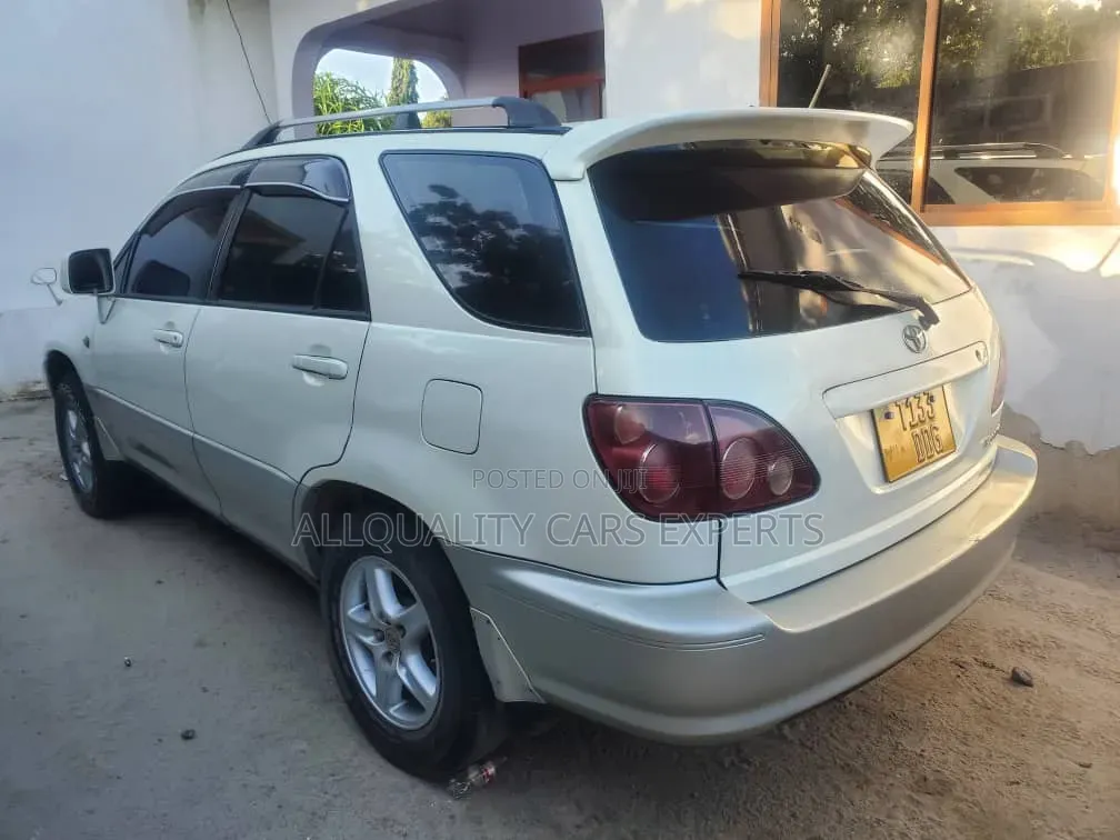 Toyota Harrier 2001 White