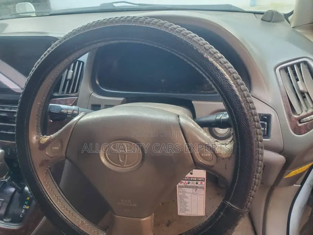 Toyota Harrier 2001 White