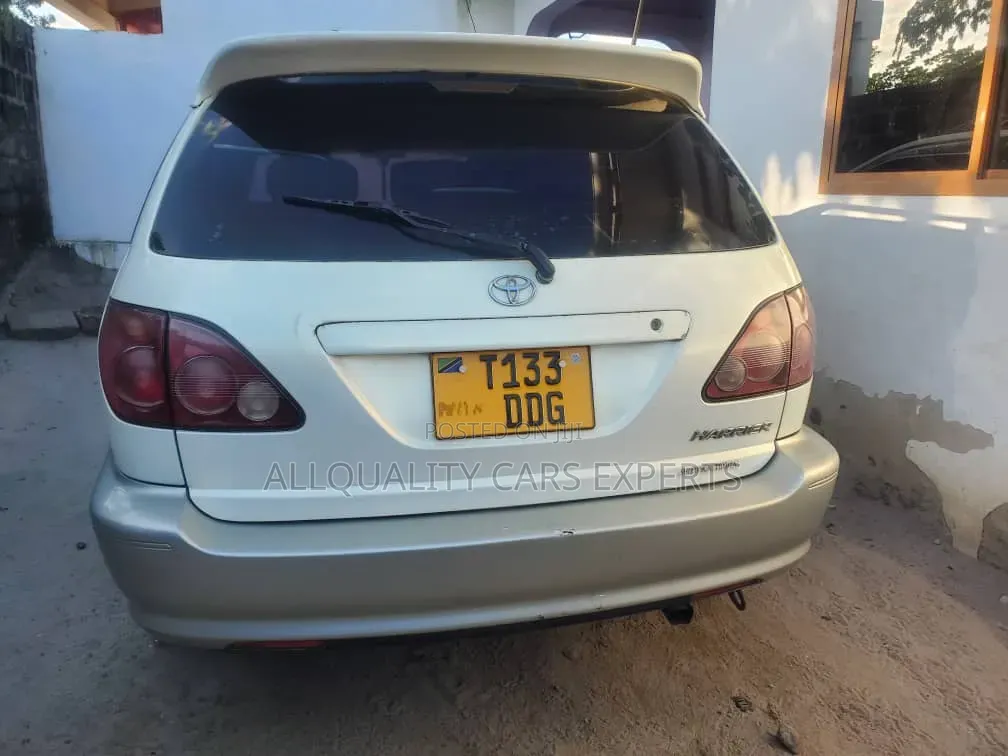 Toyota Harrier 2001 White