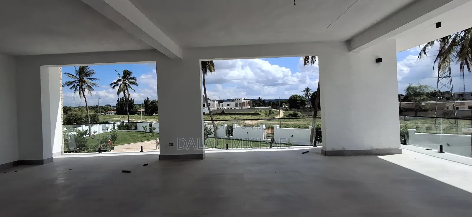 6bdrm Mansion in Baharibeach, Kunduchi for sale