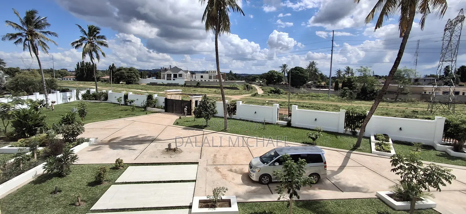 6bdrm Mansion in Baharibeach, Kunduchi for sale