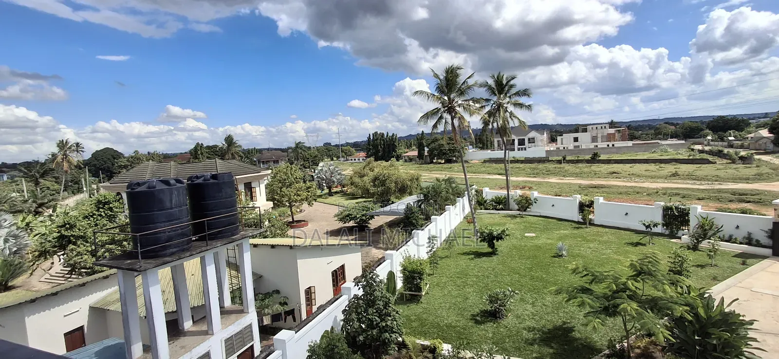 6bdrm Mansion in Baharibeach, Kunduchi for sale