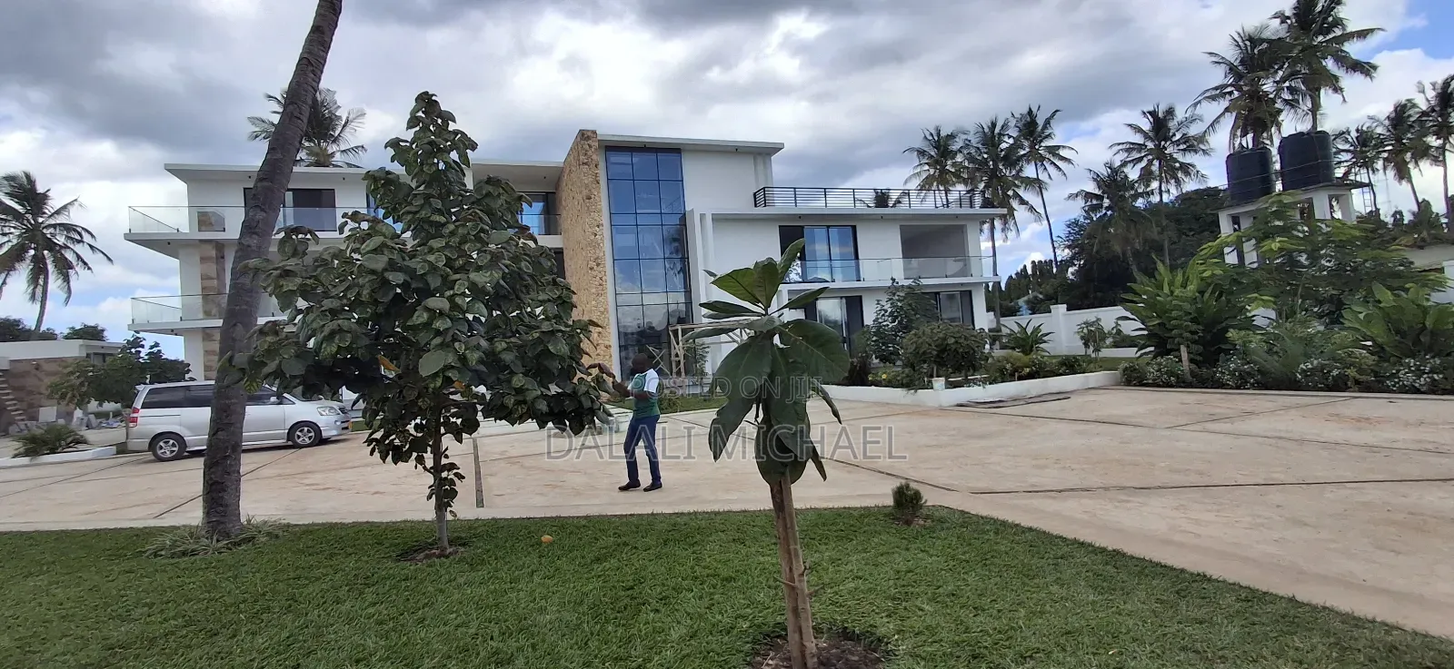 6bdrm Mansion in Baharibeach, Kunduchi for sale