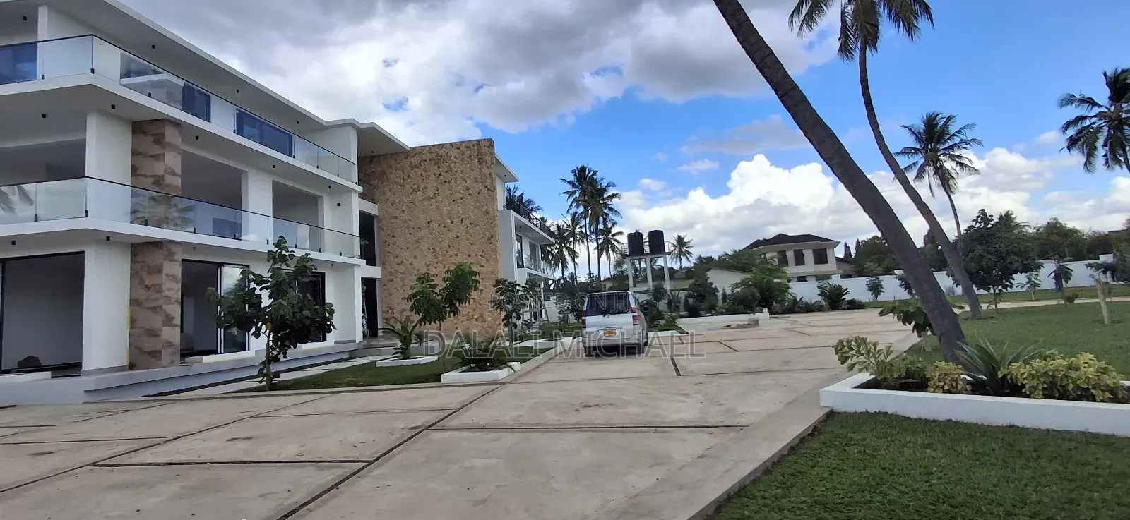 6bdrm Mansion in Baharibeach, Kunduchi for sale