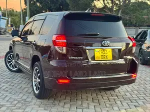 Toyota Vanguard 2012 Maroon
