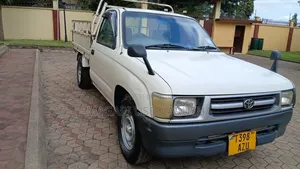 Toyota Hilux 2001 White
