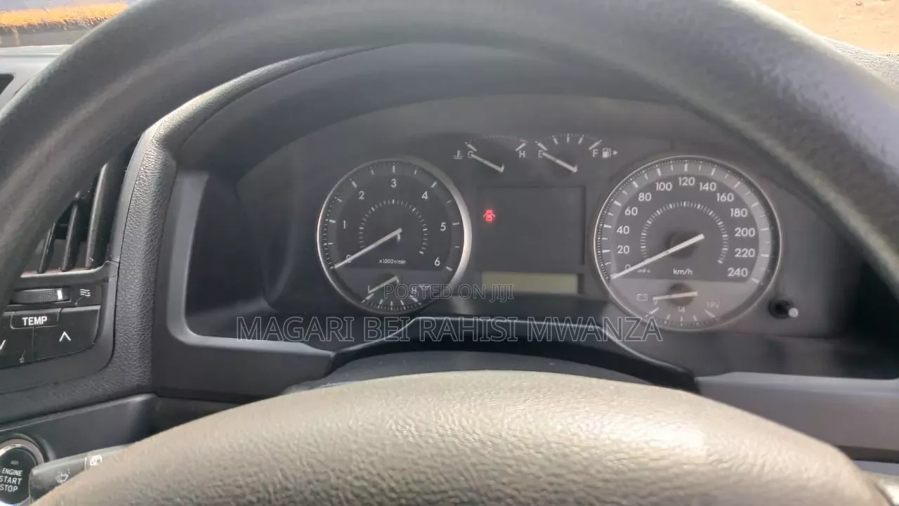 Toyota Land Cruiser 2010 Gold