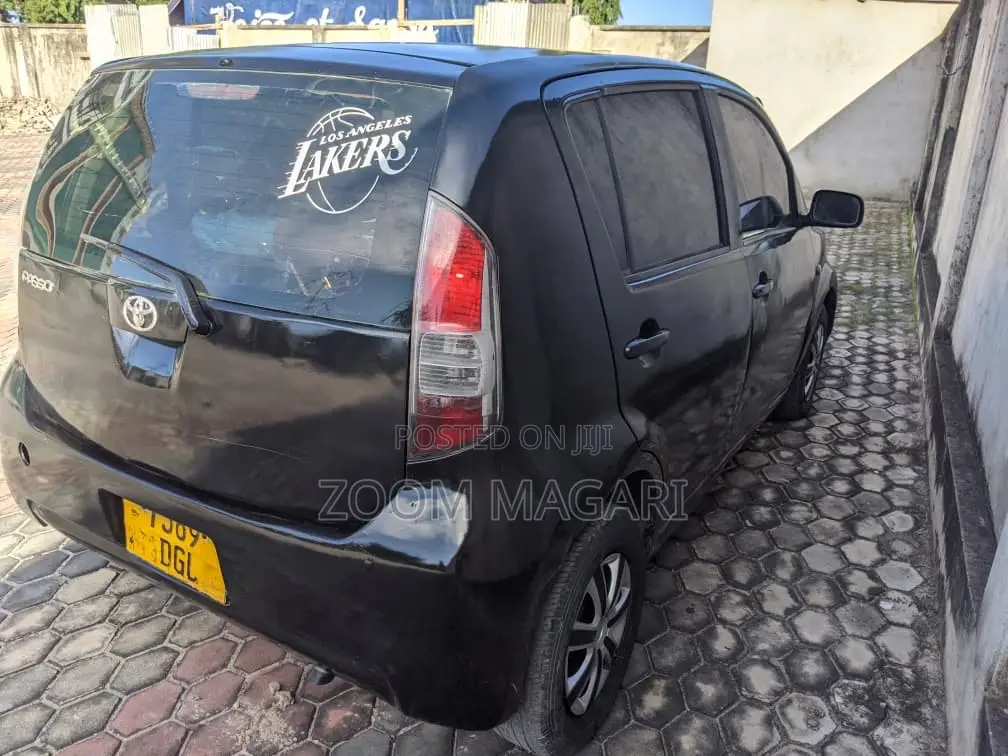 Toyota Passo 2004 Black