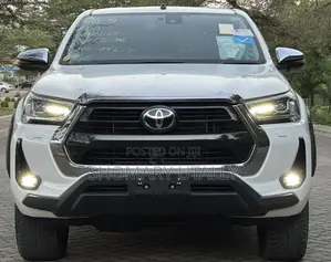 Toyota Hilux 2021 White