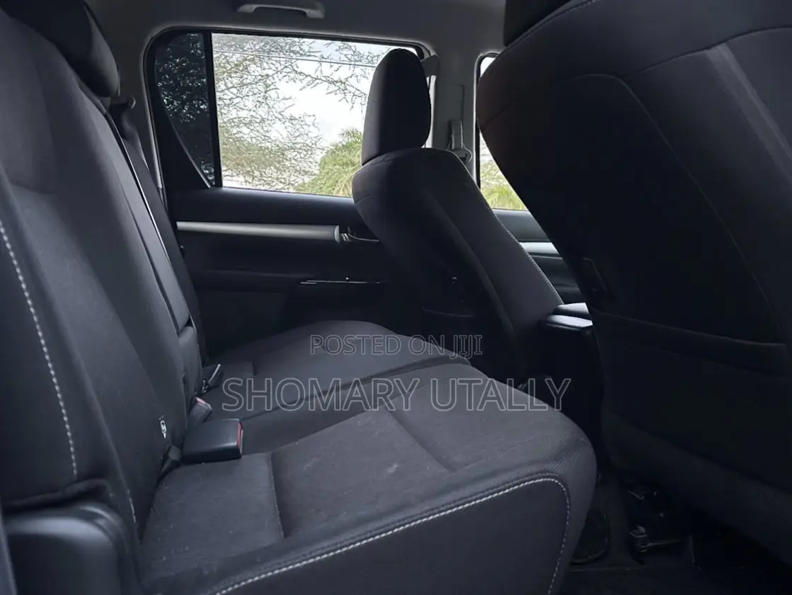 Toyota Hilux 2021 White