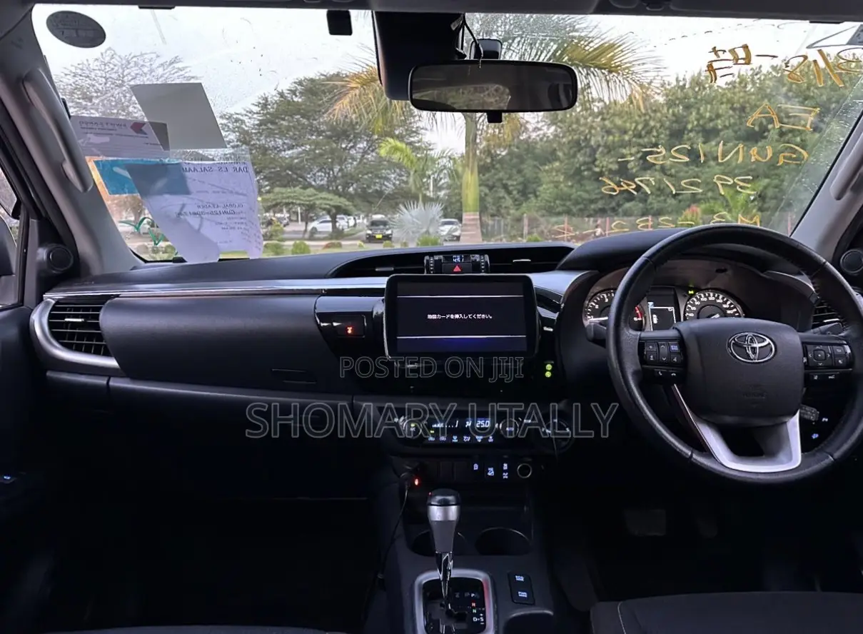 Toyota Hilux 2021 White
